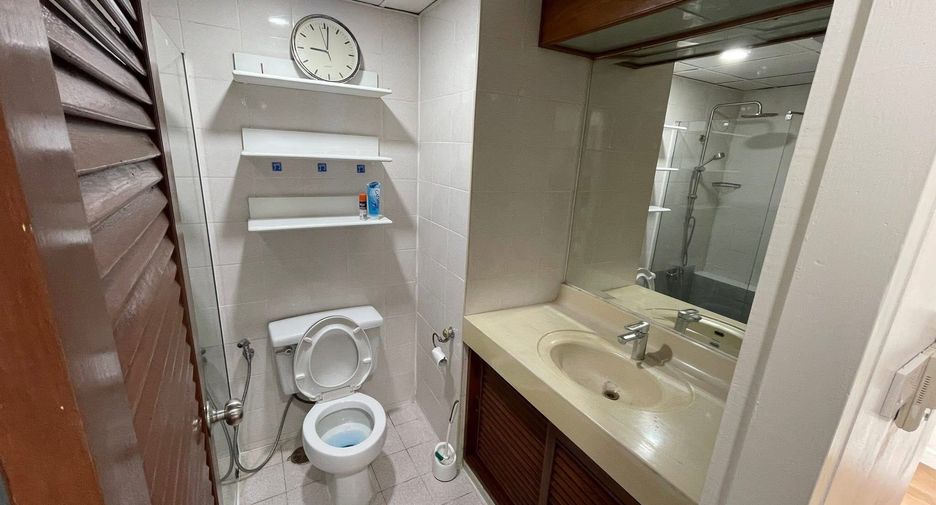 For rent 1 bed condo in Watthana, Bangkok