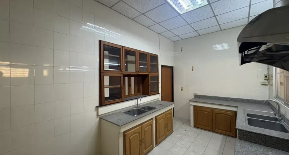 Lagerhaus zur Miete in Bang Phli, Samut Prakan