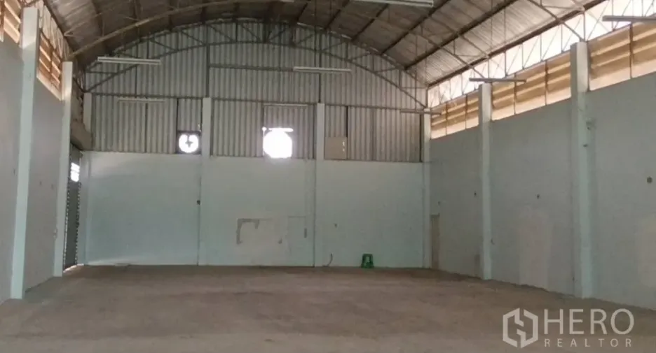 For rent warehouse in Bang Len, Nakhon Pathom