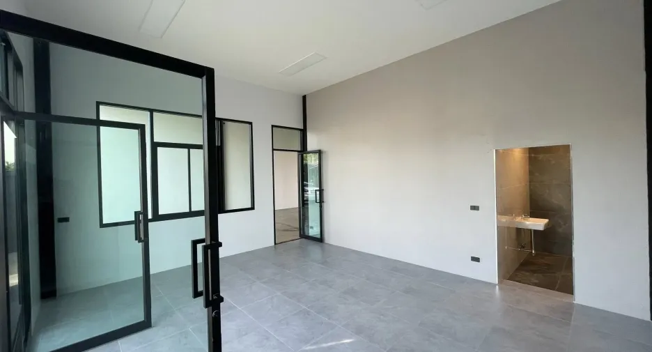 For rent warehouse in Phra Samut Chedi, Samut Prakan
