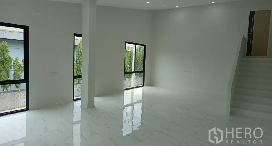 For rent and for sale warehouse in Lam Luk Ka, Pathum Thani