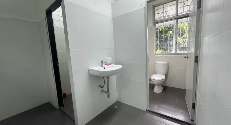 For rent warehouse in Phra Khanong, Bangkok