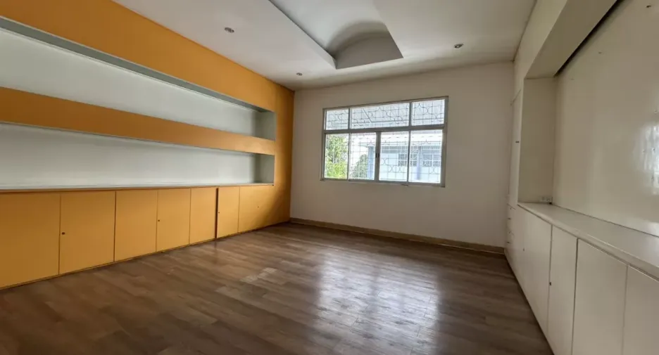 For rent warehouse in Phra Khanong, Bangkok