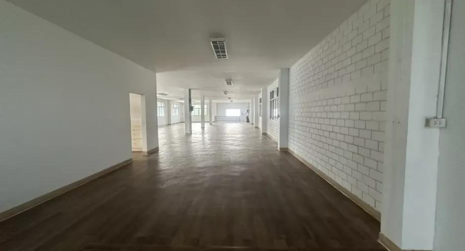 For rent warehouse in Phra Khanong, Bangkok
