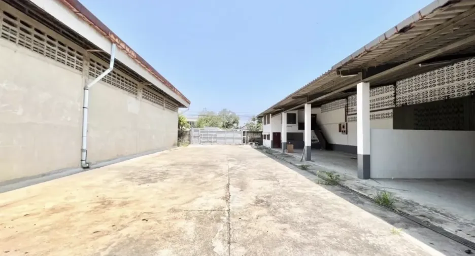 For rent warehouse in Mueang Samut Prakan, Samut Prakan
