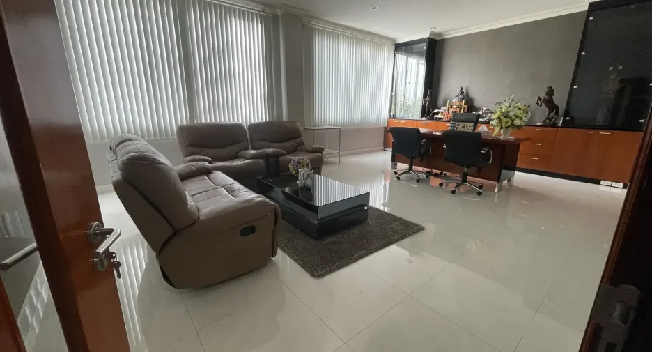 For sale warehouse in Lat Lum Kaeo, Pathum Thani