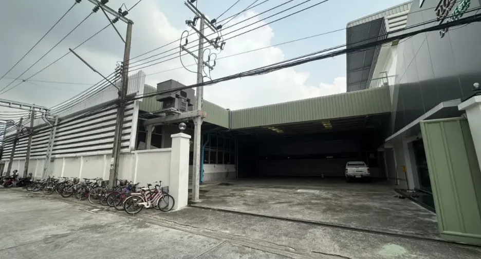 For rent warehouse in Yan Nawa, Bangkok