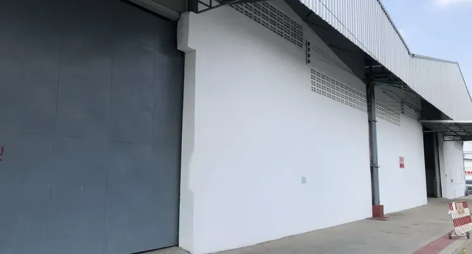 À louer entrepôt à Pak Kret, Nonthaburi