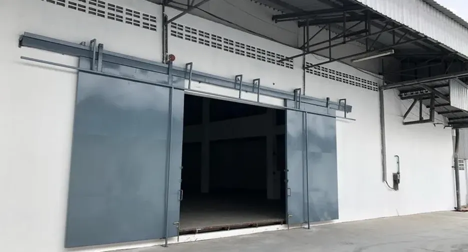 À louer entrepôt à Pak Kret, Nonthaburi