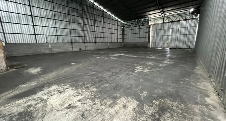 For rent warehouse in Mueang Pathum Thani, Pathum Thani