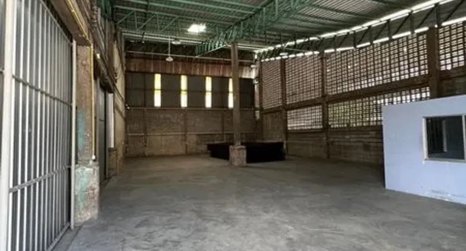 For rent warehouse in Mueang Pathum Thani, Pathum Thani