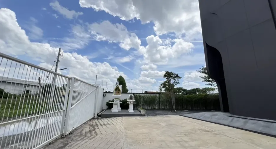 For sale warehouse in Lat Krabang, Bangkok