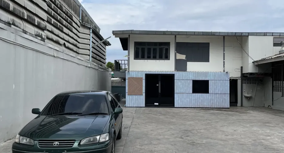For rent warehouse in Phra Khanong, Bangkok