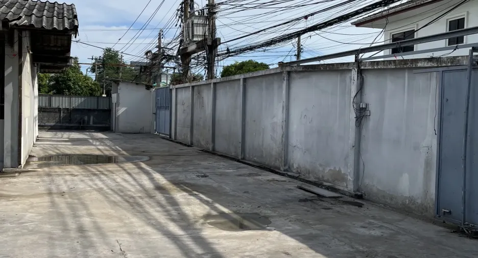 For rent warehouse in Phra Khanong, Bangkok