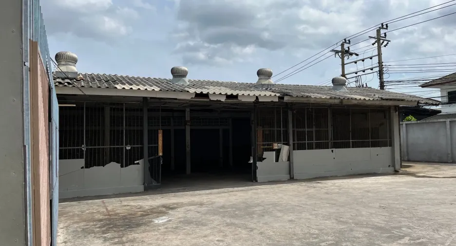 For rent warehouse in Phra Khanong, Bangkok
