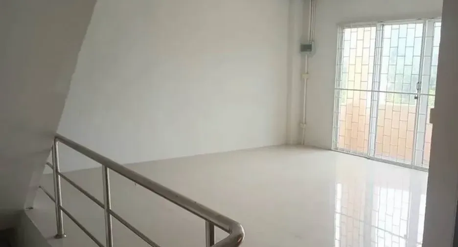 For rent 2 bedrooms warehouse in Sam Khok, Pathum Thani