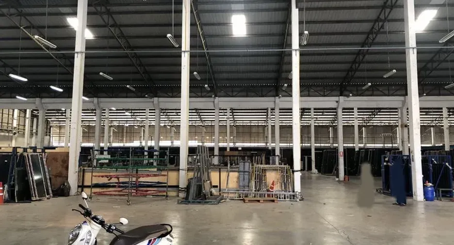 À louer entrepôt à Pak Kret, Nonthaburi