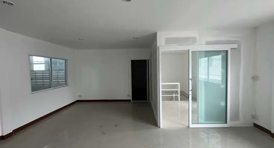 For rent warehouse in Bang Sao Thong, Samut Prakan