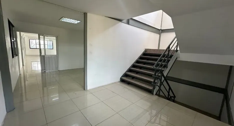 Lagerhaus zur Miete in Suan Luang, Bangkok