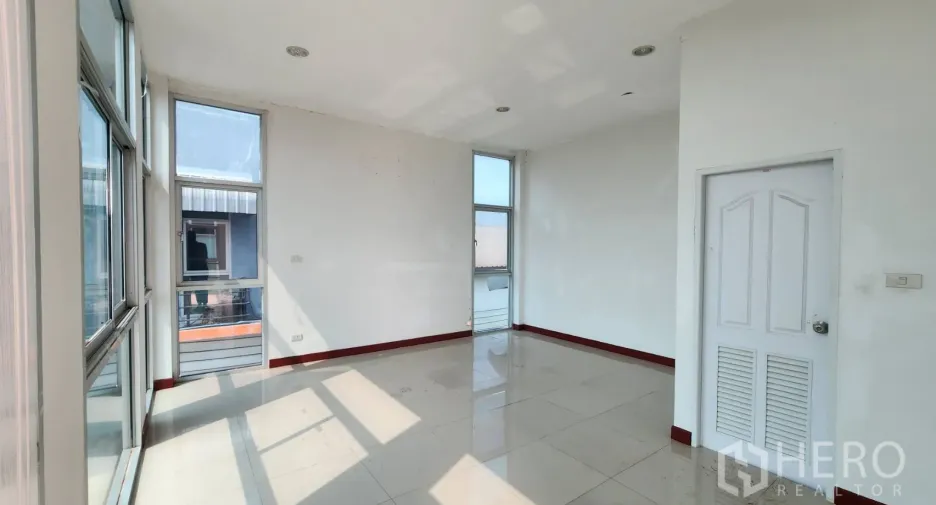 For rent 1 bed warehouse in Bang Khun Thian, Bangkok