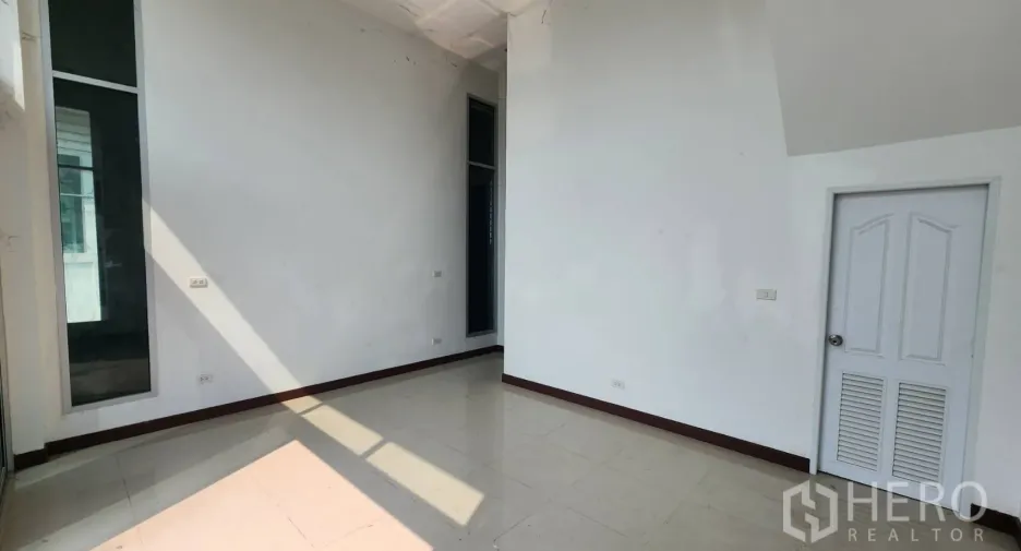 For rent 1 bed warehouse in Bang Khun Thian, Bangkok