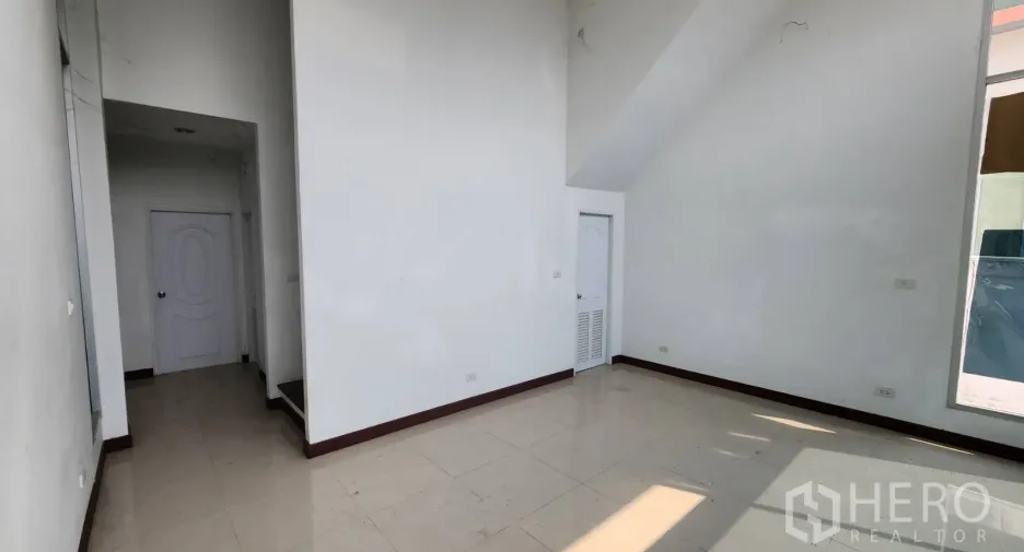 For rent 1 bed warehouse in Bang Khun Thian, Bangkok