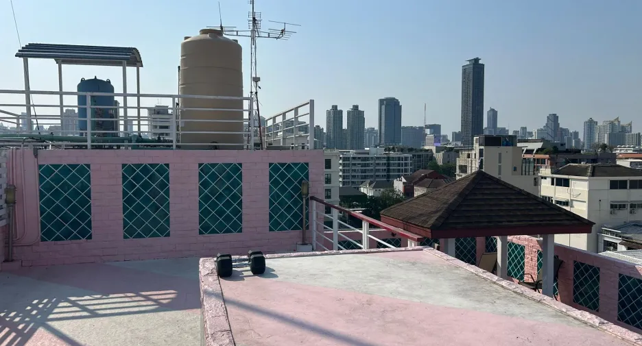 For sale 20 bedrooms hotel in Watthana, Bangkok