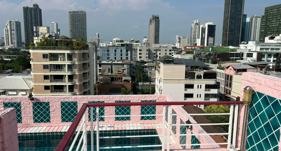 For sale 20 bedrooms hotel in Watthana, Bangkok