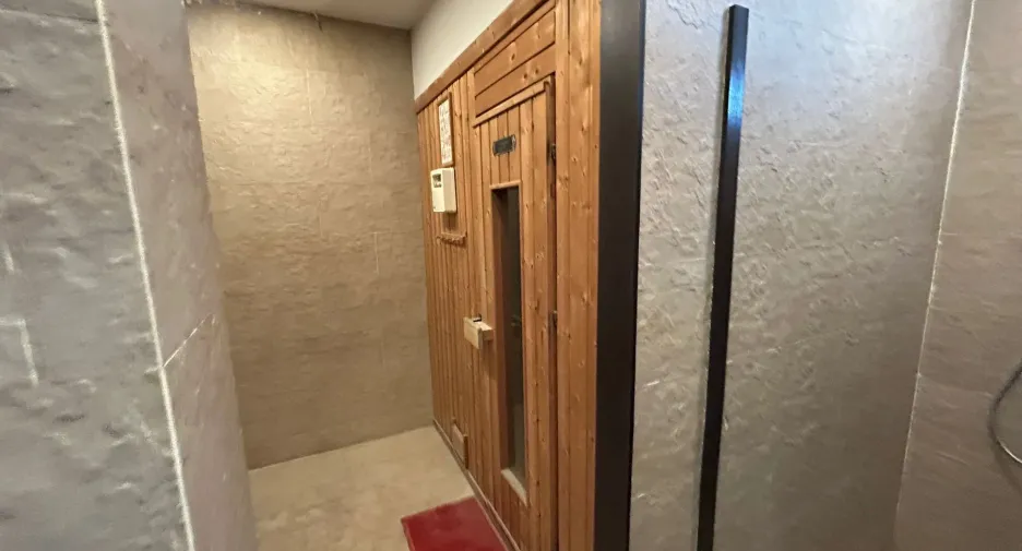 For sale 20 bedrooms hotel in Watthana, Bangkok