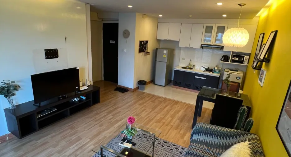 For sale 20 bedrooms hotel in Watthana, Bangkok
