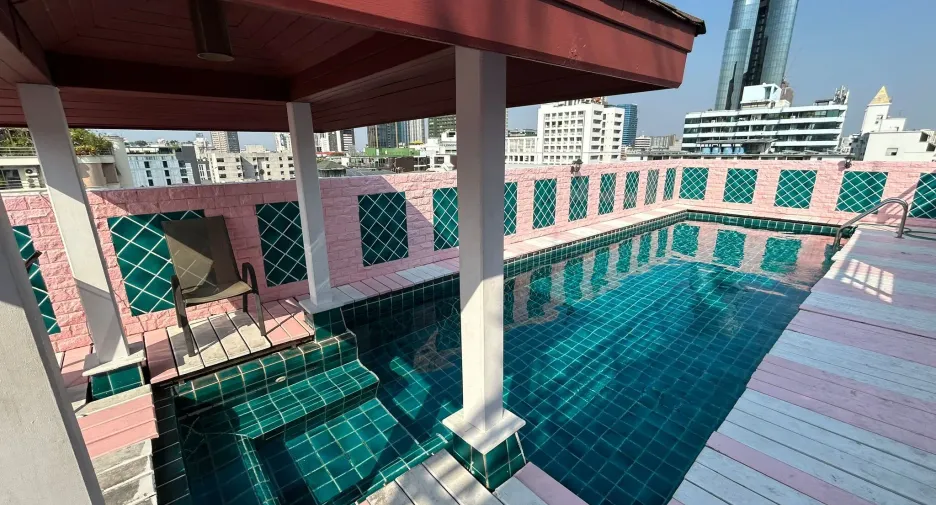 For sale 20 bedrooms hotel in Watthana, Bangkok