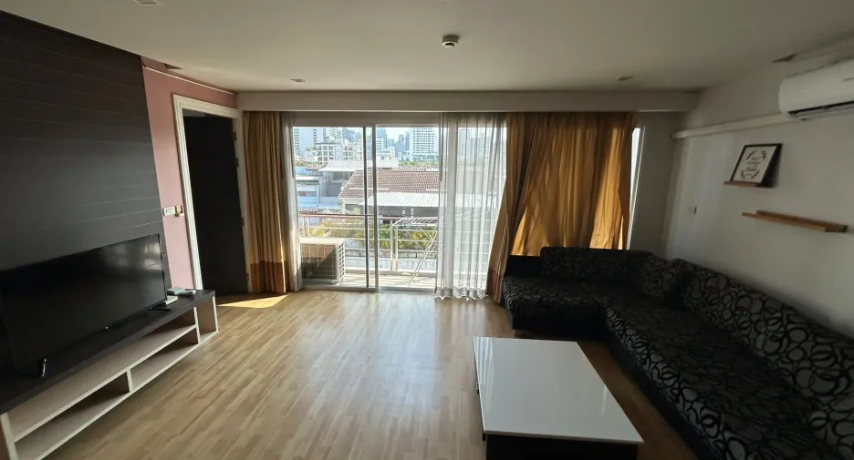 For sale 20 bedrooms hotel in Watthana, Bangkok