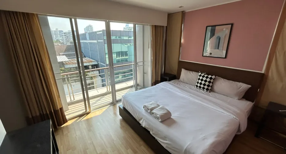 For sale 20 bedrooms hotel in Watthana, Bangkok