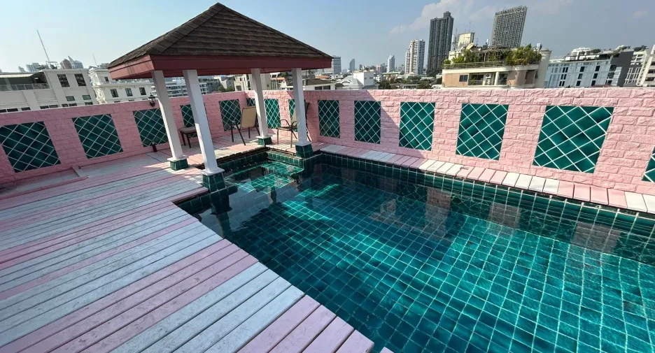 For sale 20 bedrooms hotel in Watthana, Bangkok