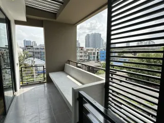 Casa adosada en alquiler de 3 habitaciones en Khlong Toei, Bangkok
