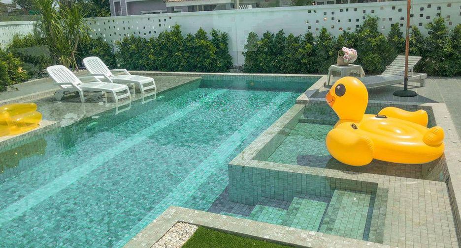 For rent and for sale 4 bedrooms house in Bang Lamung, Chonburi