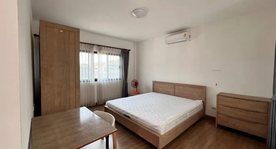 For rent 3 bedrooms house in Mueang Chiang Mai, Chiang Mai