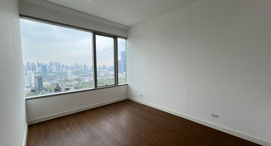For rent 3 bedrooms condo in Pathum Wan, Bangkok
