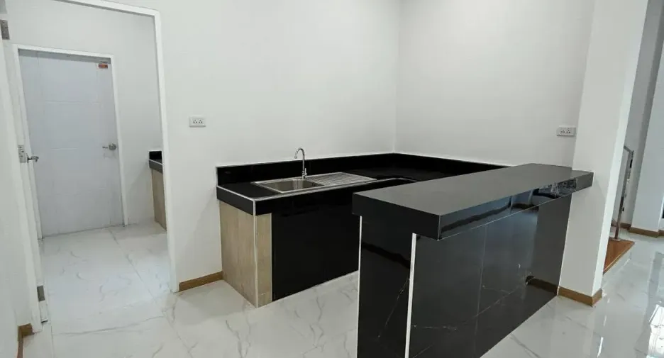For sale 4 bedrooms house in Mueang Surat Thani, Surat Thani