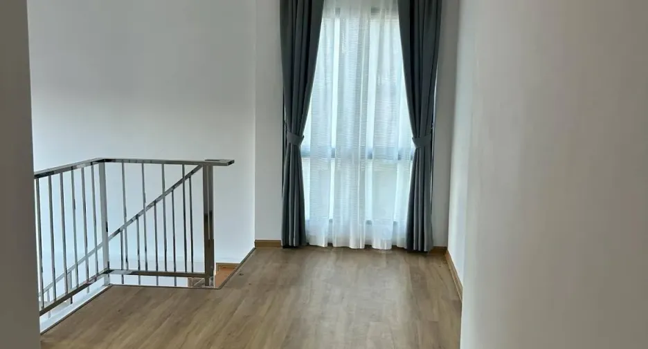 For sale 4 bedrooms house in Mueang Surat Thani, Surat Thani