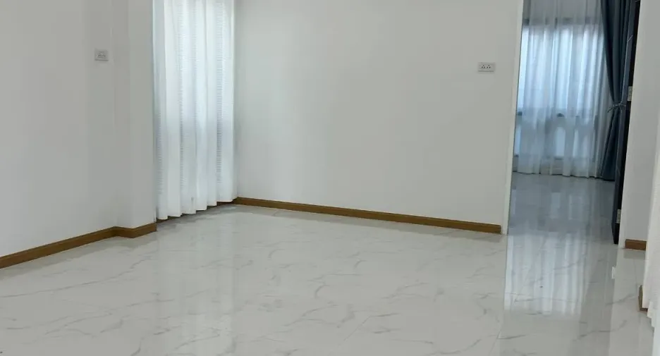 For sale 4 bedrooms house in Mueang Surat Thani, Surat Thani