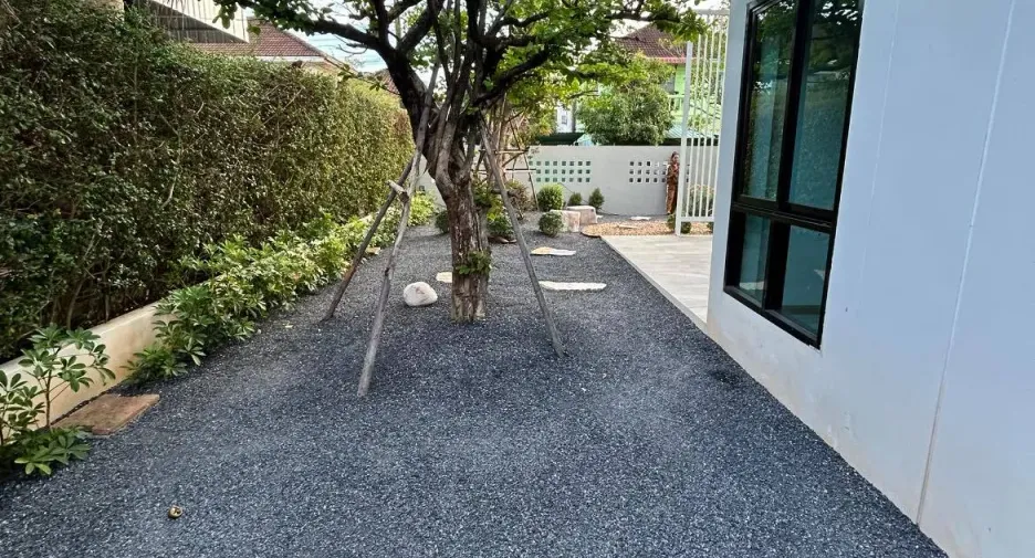 For sale 4 bedrooms house in Mueang Surat Thani, Surat Thani