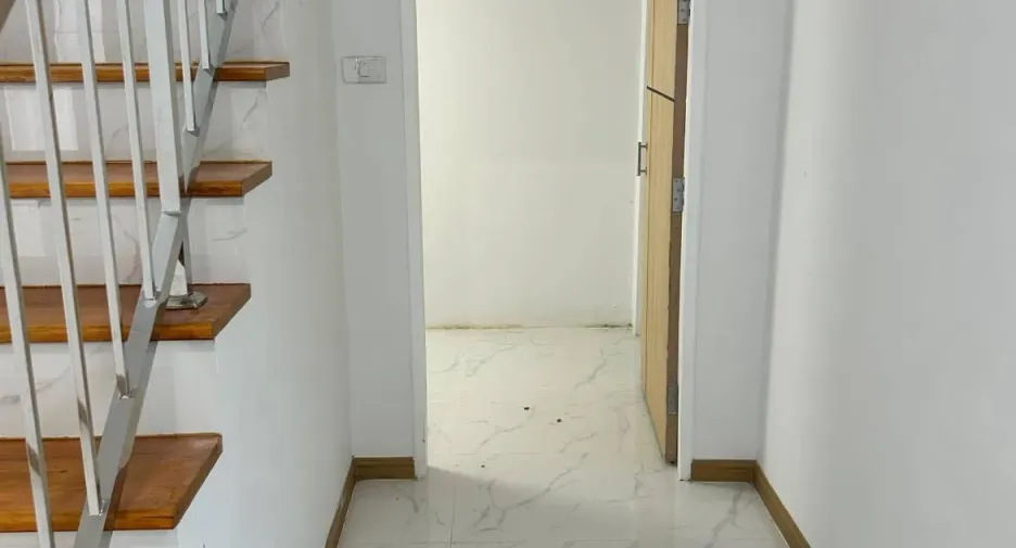For sale 4 bedrooms house in Mueang Surat Thani, Surat Thani