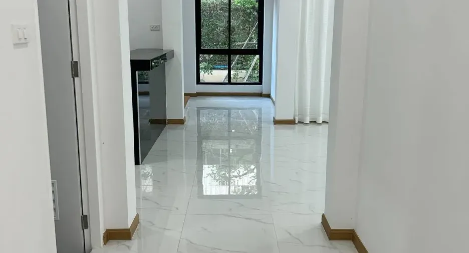 For sale 4 bedrooms house in Mueang Surat Thani, Surat Thani