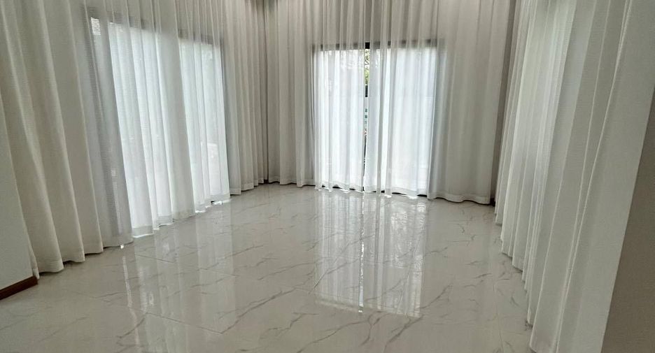 For sale 4 bedrooms house in Mueang Surat Thani, Surat Thani