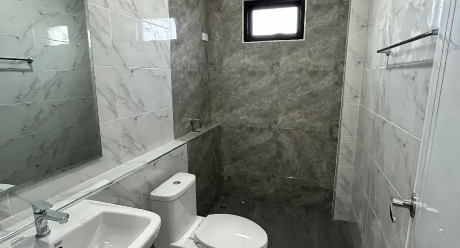 For sale 4 bedrooms house in Mueang Surat Thani, Surat Thani