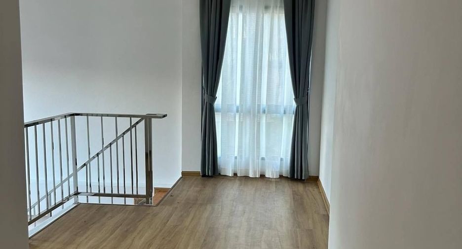 For sale 4 bedrooms house in Mueang Surat Thani, Surat Thani