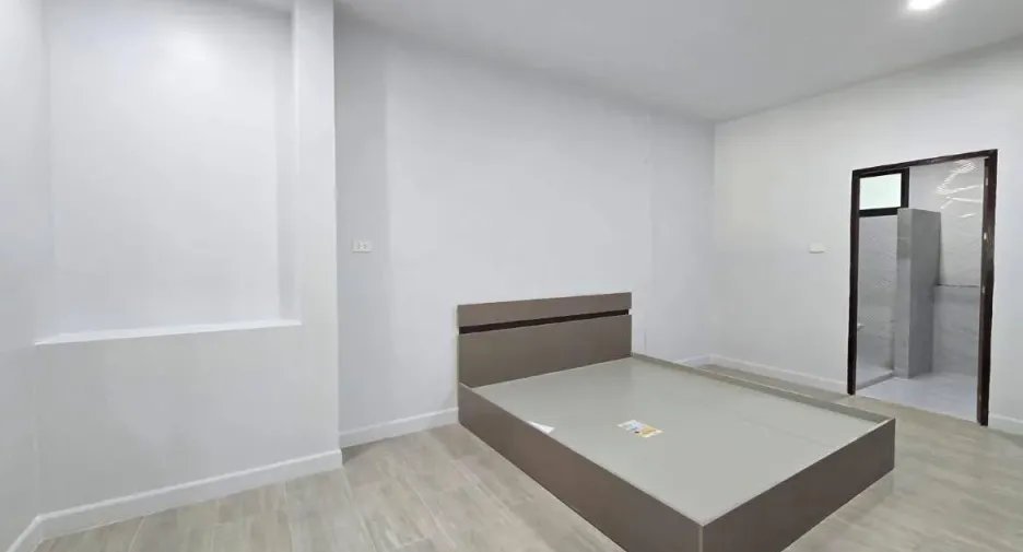 For sale 3 bedrooms house in Mueang Surat Thani, Surat Thani