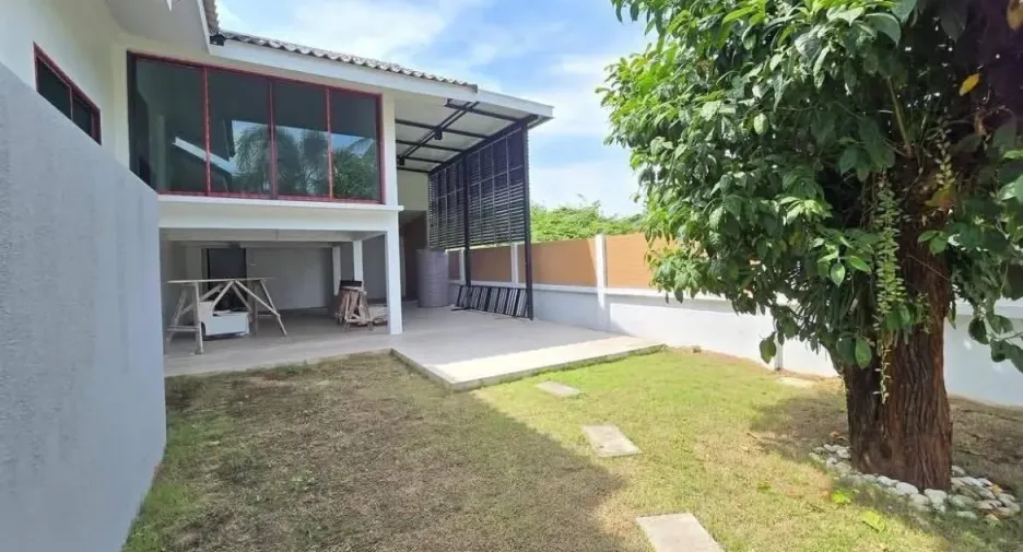 For sale 3 bedrooms house in Mueang Surat Thani, Surat Thani