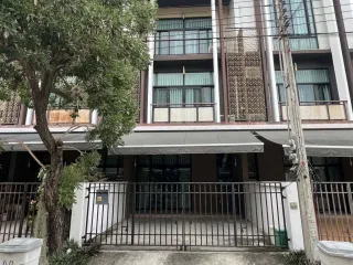 Аренда 3 спальни таунхаус в Mueang Nonthaburi, Нонтабури